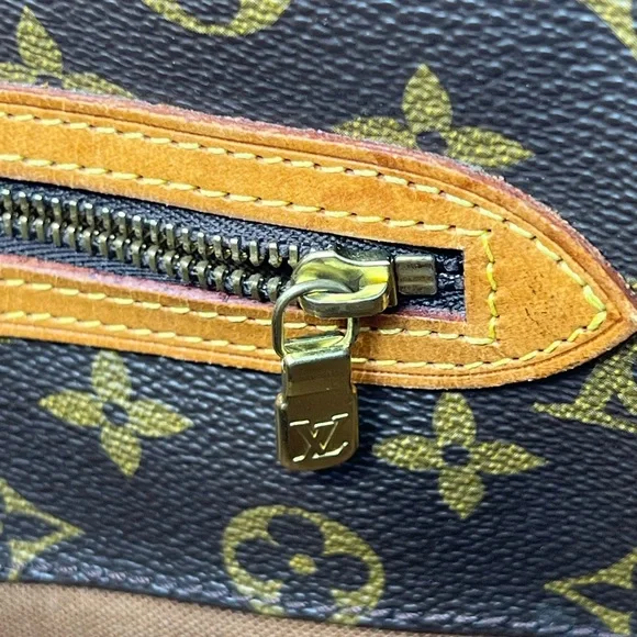 LOUIS VUITTON Monogram Canvas Sac
Shopping Tote - Picture 5 of 16